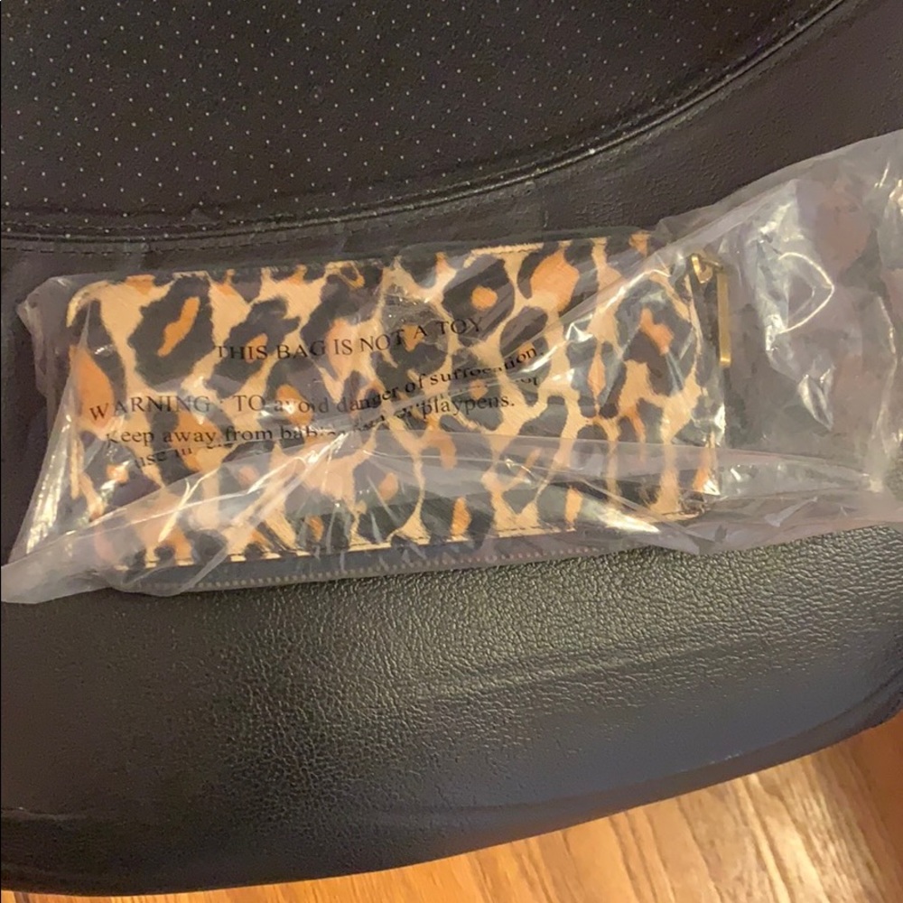 Hobo leopard wallet